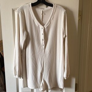Gilly Hicks EUC Soft Cream Colored Long Sleeved Romper size L